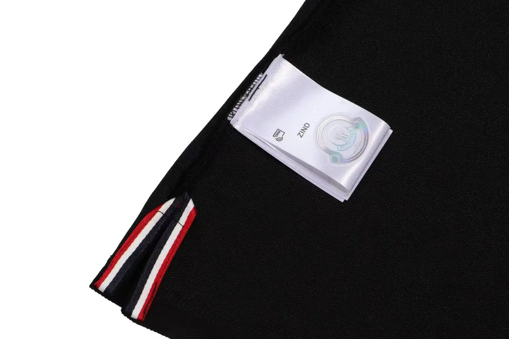 【New Arrival In Stock】𝐌𝐎𝐍𝐂𝐋𝐄𝐑~ #2025 New Arrival Quality POLO ， Breathable ， ， ， Quality。 ！ ， ！ LOGO Quality ：Black，White Sizes：M~L~XL~2XL~3XL